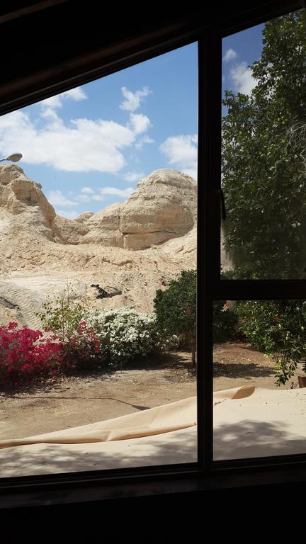 Dead Sea Dawn Neot HaKikar Room photo