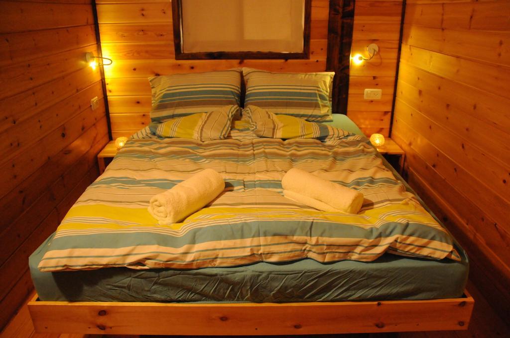 Dead Sea Dawn Neot HaKikar Room photo